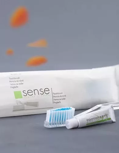 SENSE Fogmosó szett (1 db fogkefe+ 1 db mini fogkrém) 100db/karton