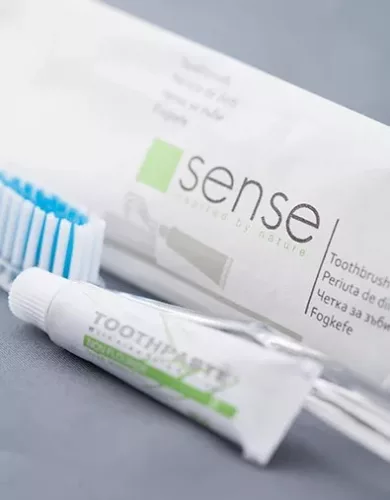 SENSE Fogmosó szett (1 db fogkefe+ 1 db mini fogkrém) 100db/karton
