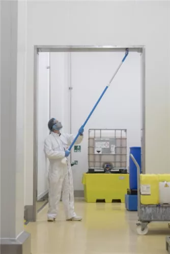 Ergonómikus teleszkópos nyél, vízáteresztő KÉK 1600-2780mm Vikan