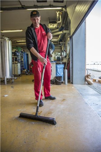 Seprű fekete 610mm közepes szálak Vikan