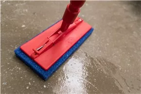 Padtartó csuklós, padlóra piros 230x95mm Vikan