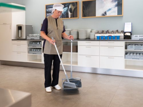 Nyeles zárható szemeteslapát seprűvel 350mm SZÜRKE Vikan